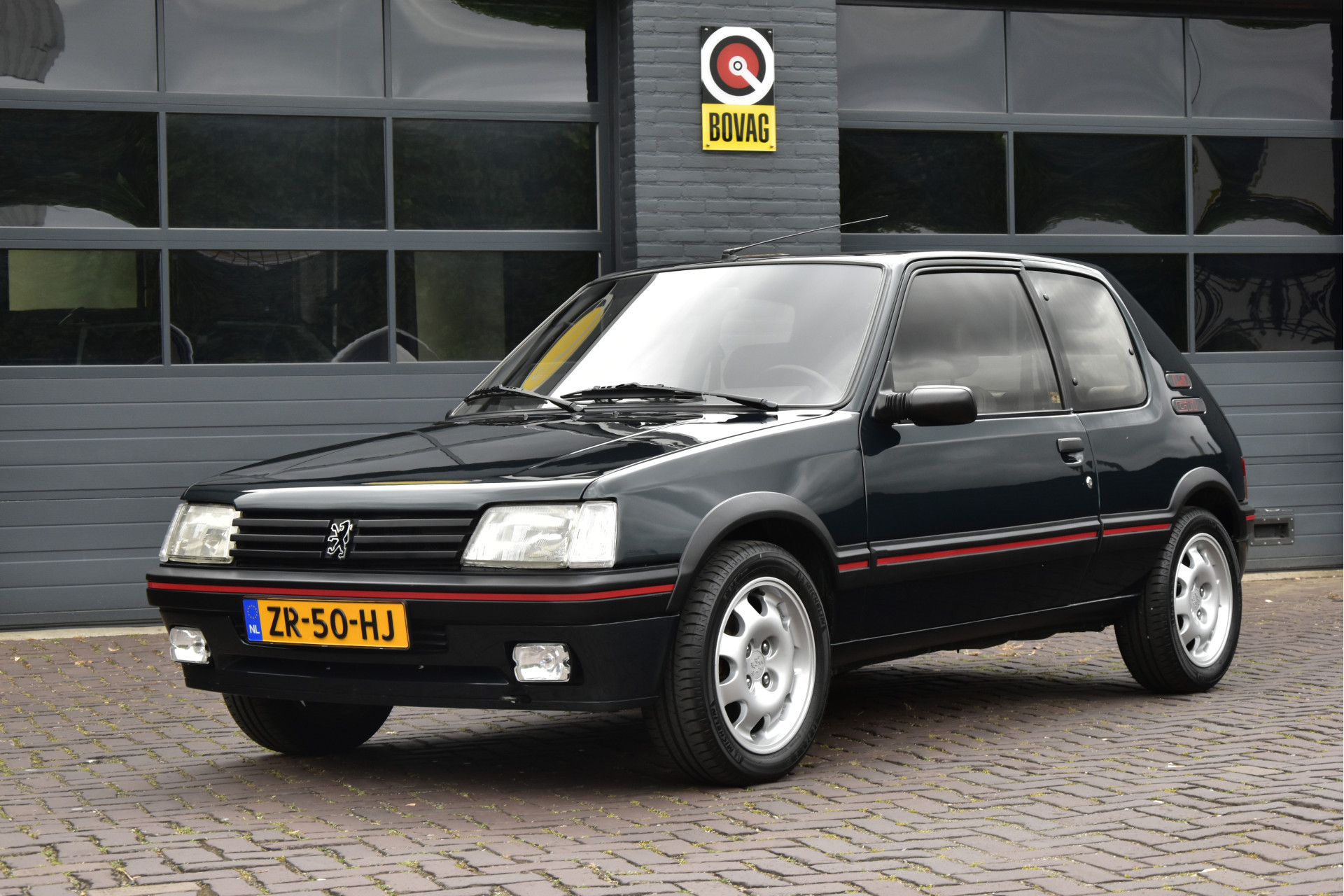 47037619-27.jpg