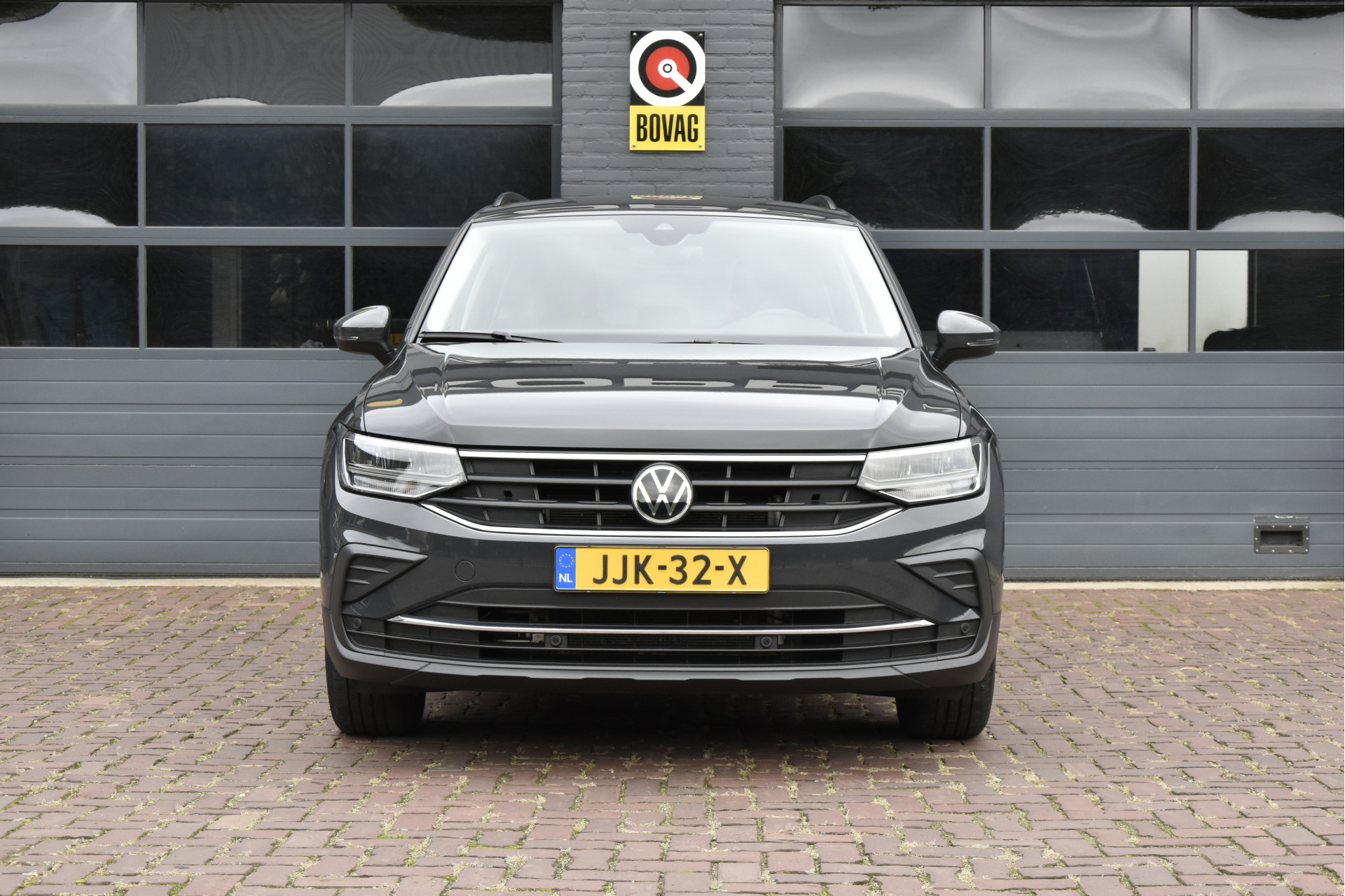 48676476-6.jpg